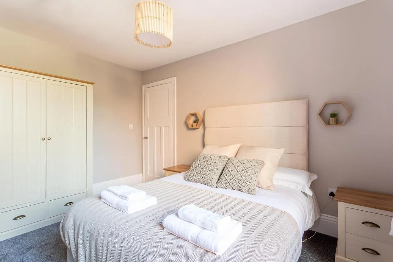 Queens Road 2 Bed Apartments Central Richmond